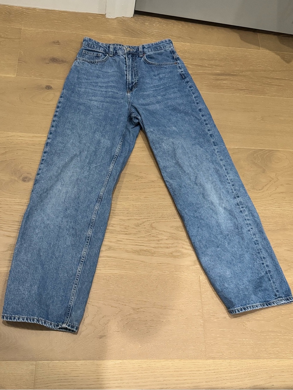 H&M straight legged blue jeans